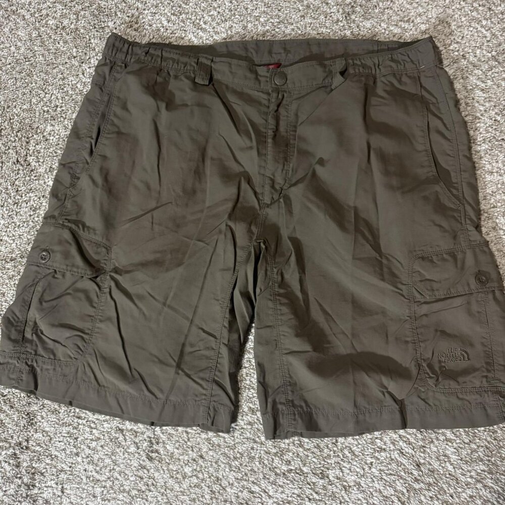 The North Face Cargo Shorts Mens Large Olive Green Hiking Outdoor Trail Pockets